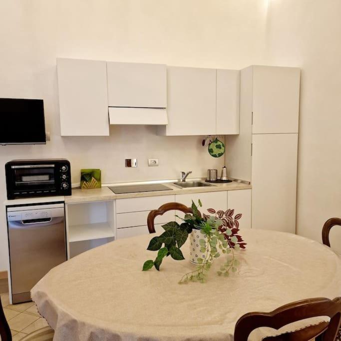 Elegante Appartamento In Centro. Turin Exterior foto