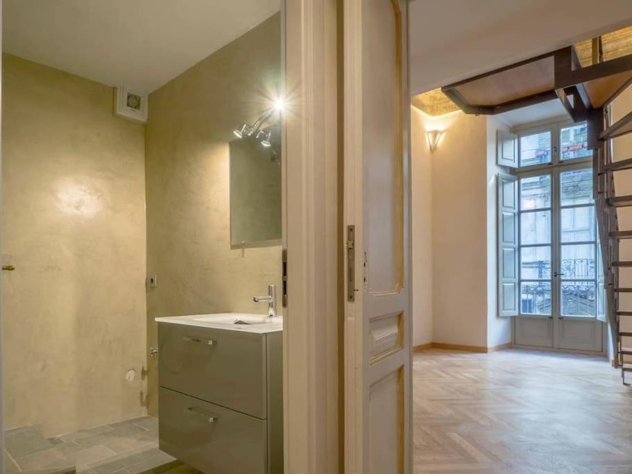 Elegante Appartamento In Centro. Turin Exterior foto