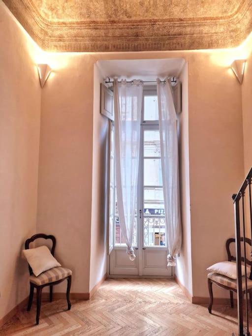 Elegante Appartamento In Centro. Turin Exterior foto